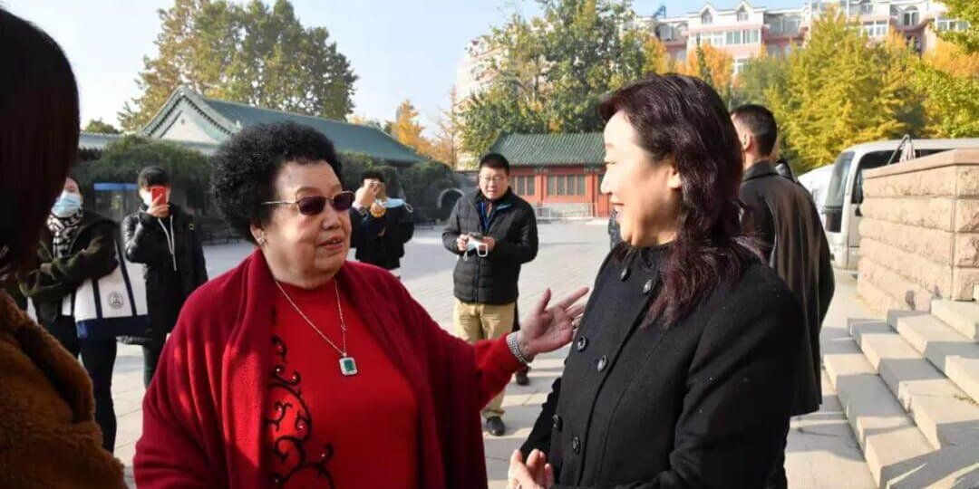 北京市非遗传承人群研培班参观中国紫檀博物馆和红桥市场非遗传播孵化园