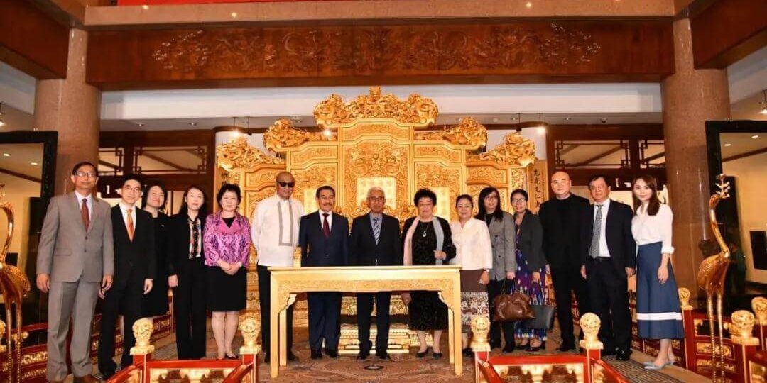 国际博物馆日驻华使节团参访中国紫檀博物馆