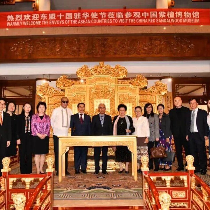 国际博物馆日驻华使节团参访中国紫檀博物馆